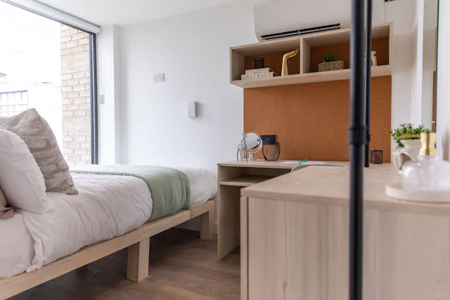 Standard Ensuite, Floors 3-10 room image 2