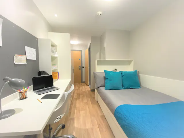 Standard Ensuite room image 1