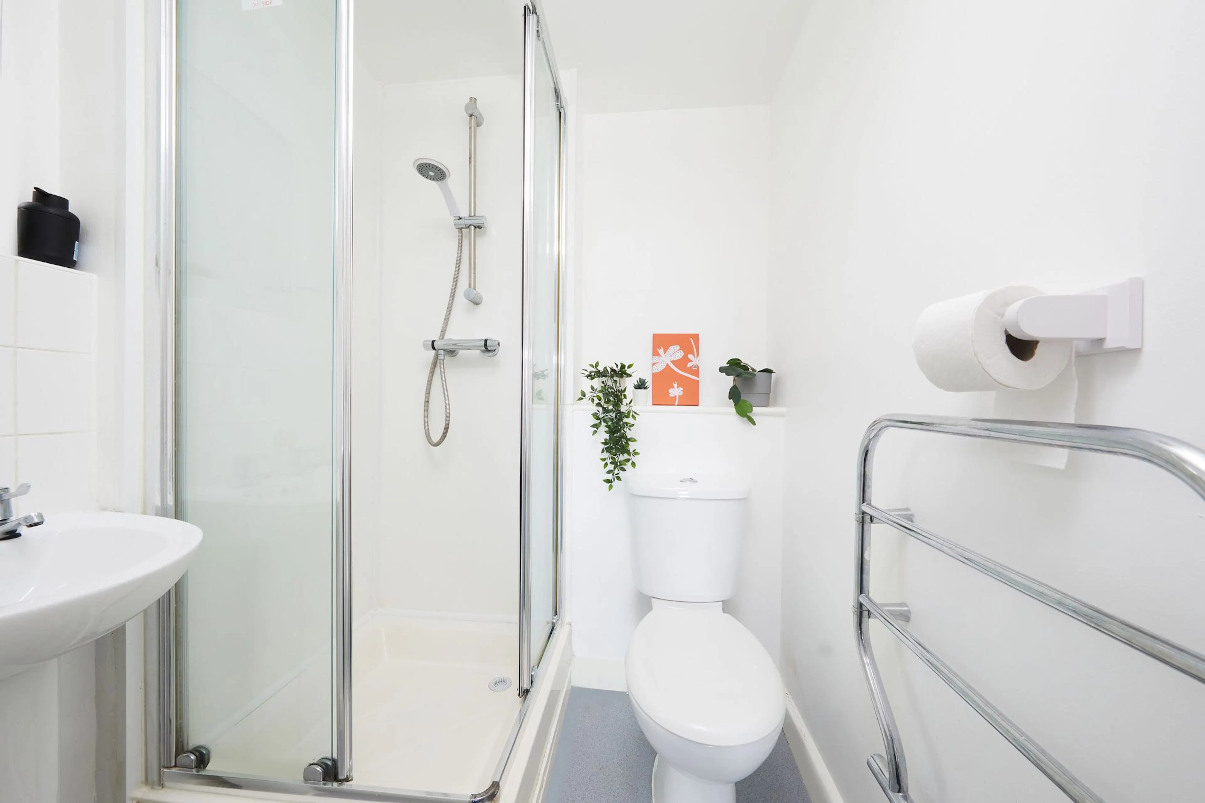 Standard Ensuite  BATHROOM 3