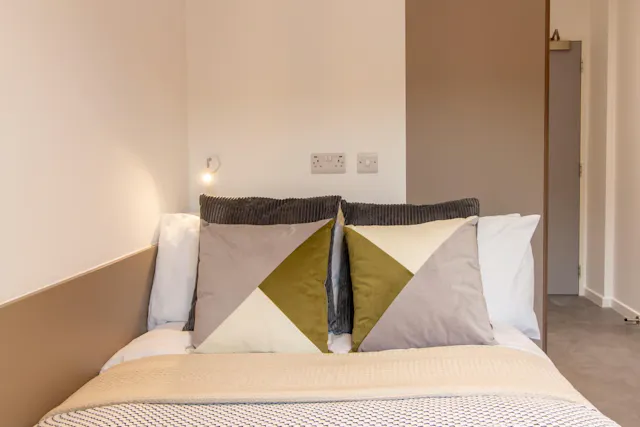 Standard Ensuite room image 2