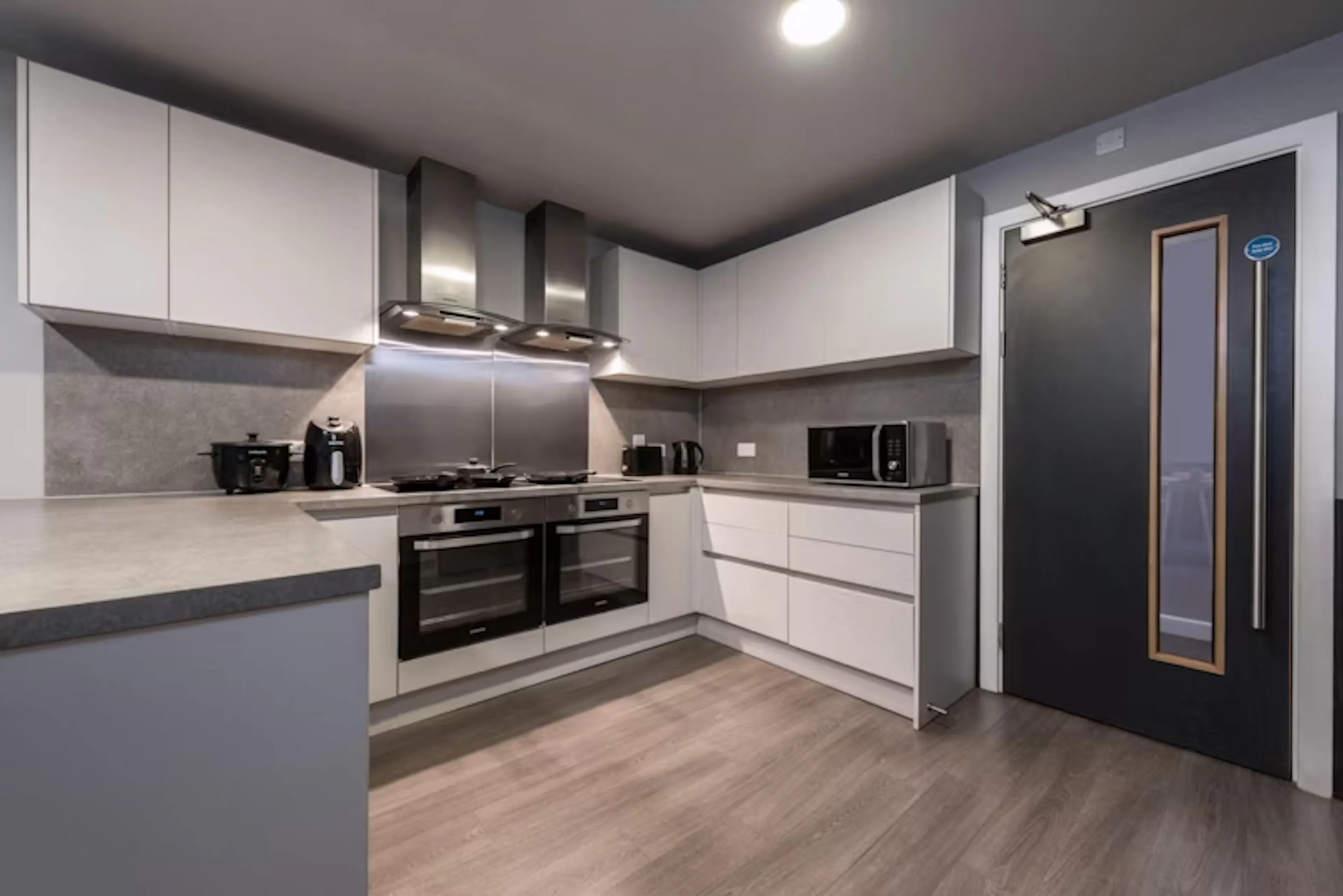 Standard Ensuite  KITCHEN 3
