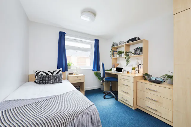 Standard Ensuite room image 2