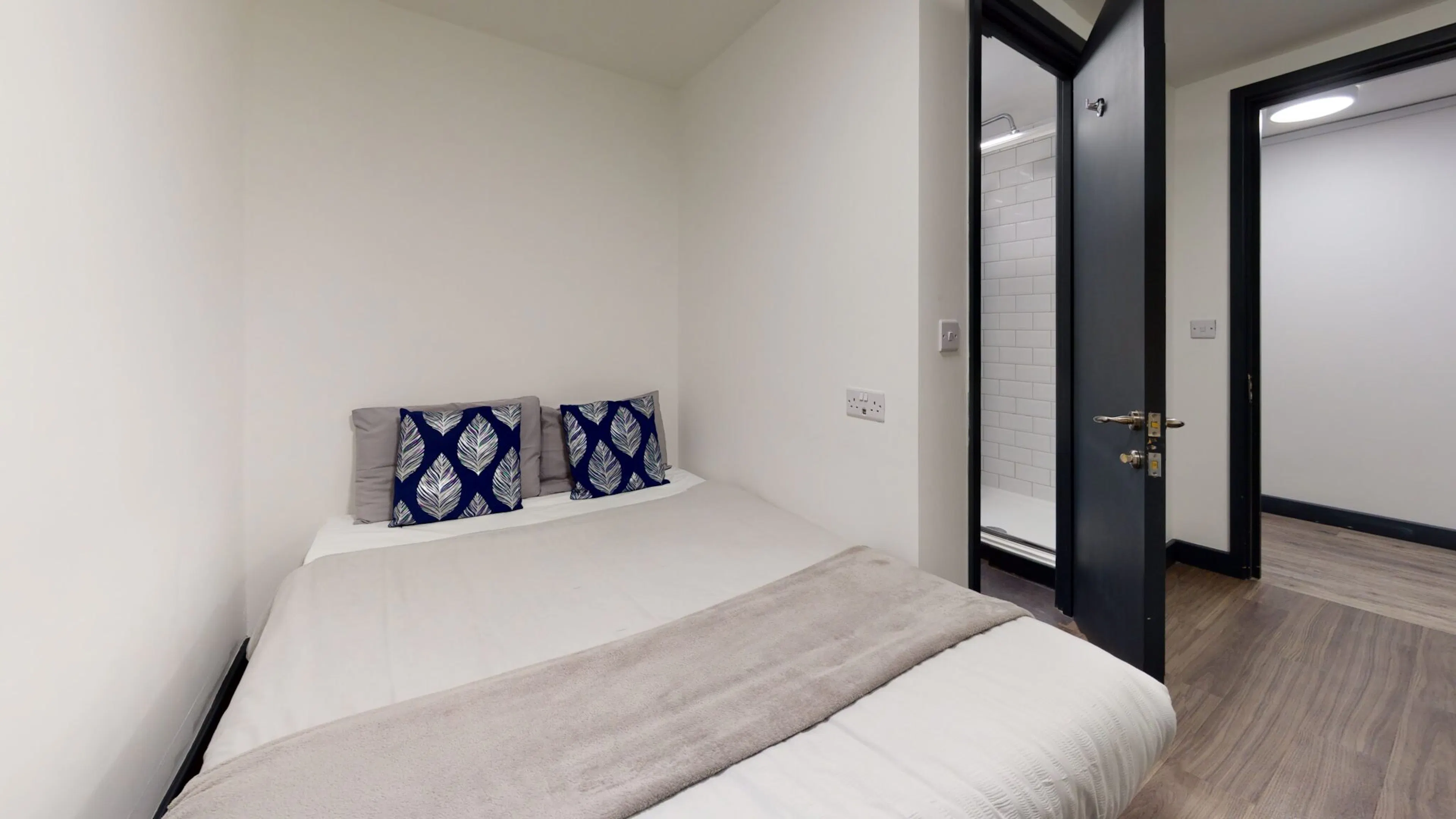 Standard Ensuite ROOM 1