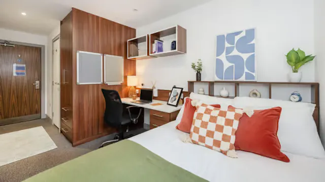 Standard Ensuite room image 1