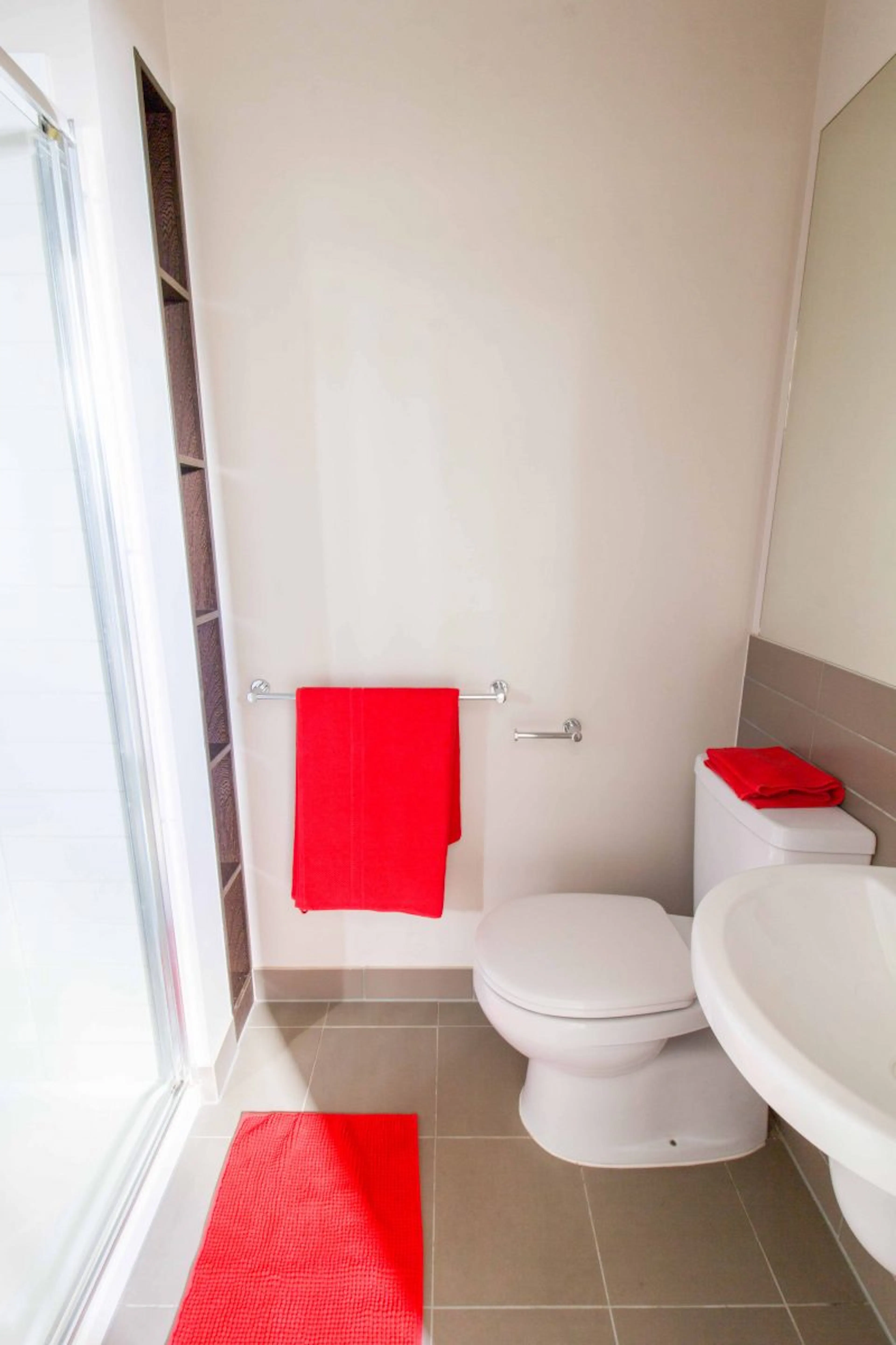 Standard Studio Style 1 BATHROOM 2