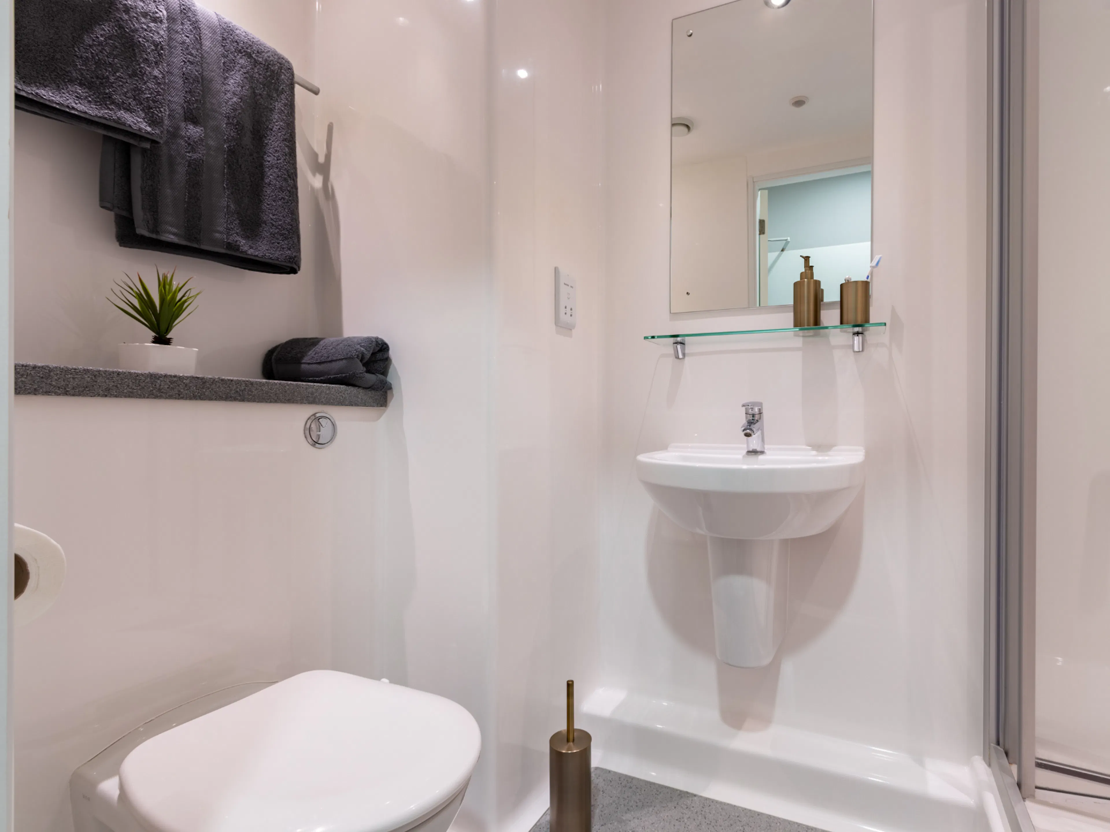Standard Studio BATHROOM 3