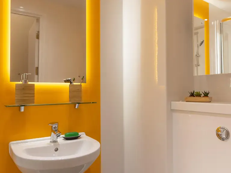 Standard Studio BATHROOM 2