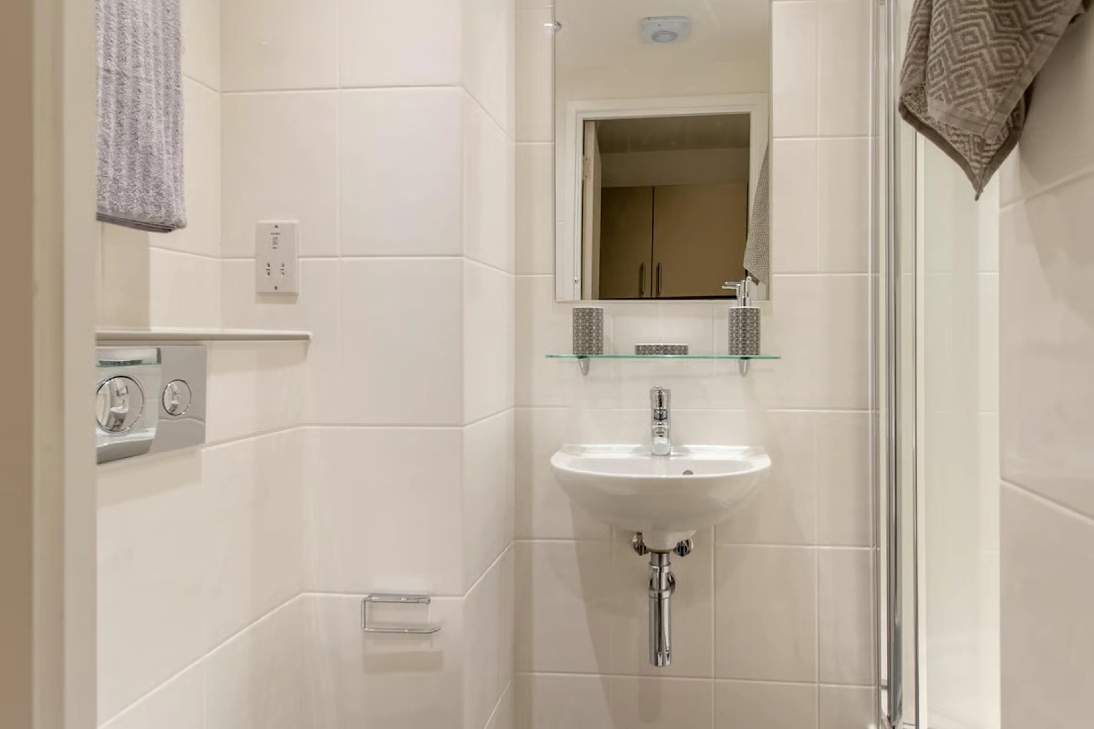 Standard Studio BATHROOM 4