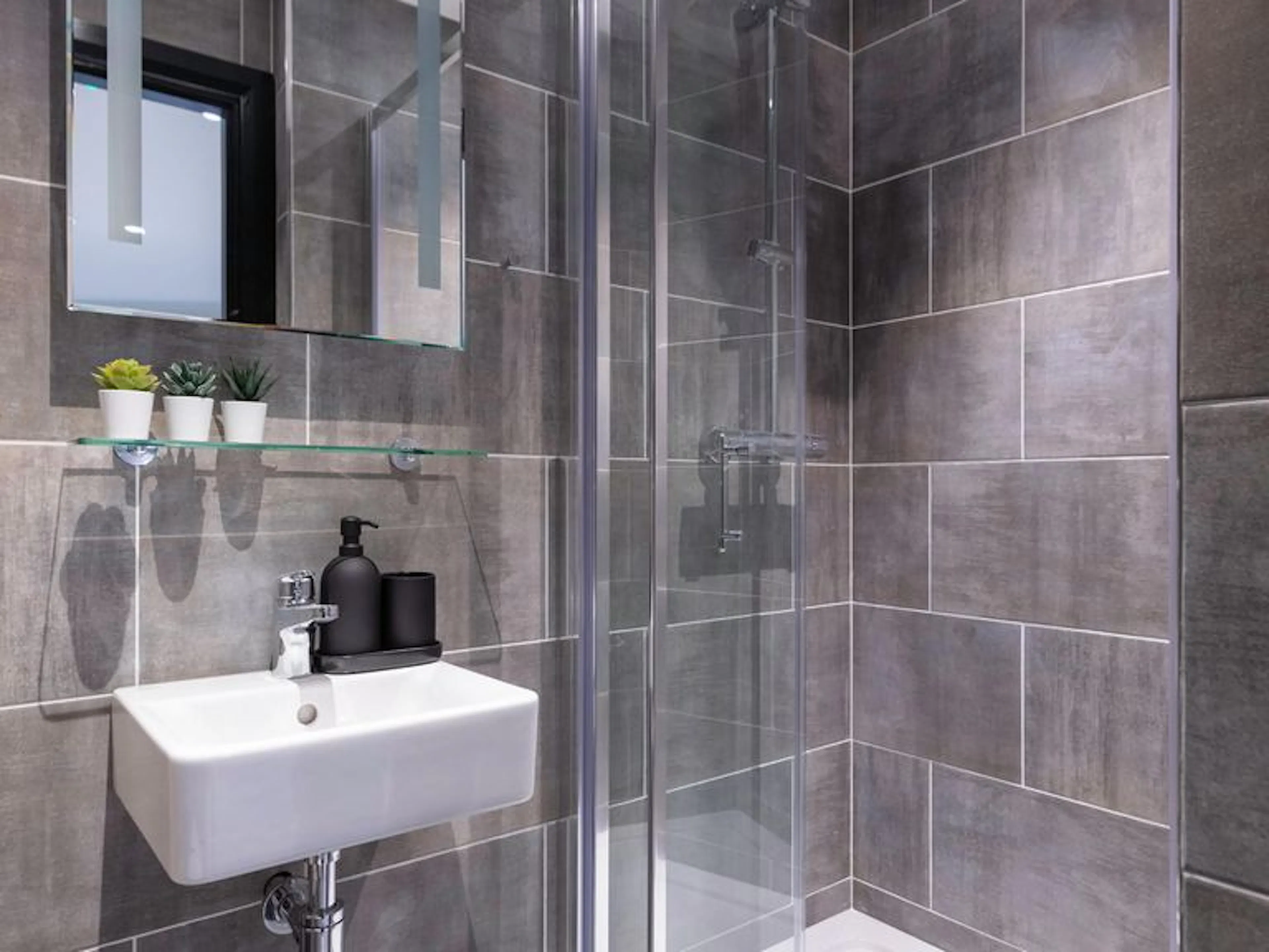 Standard BATHROOM 2