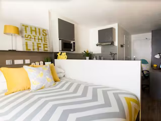 Beckley Point-Plymouth-ROOM-1