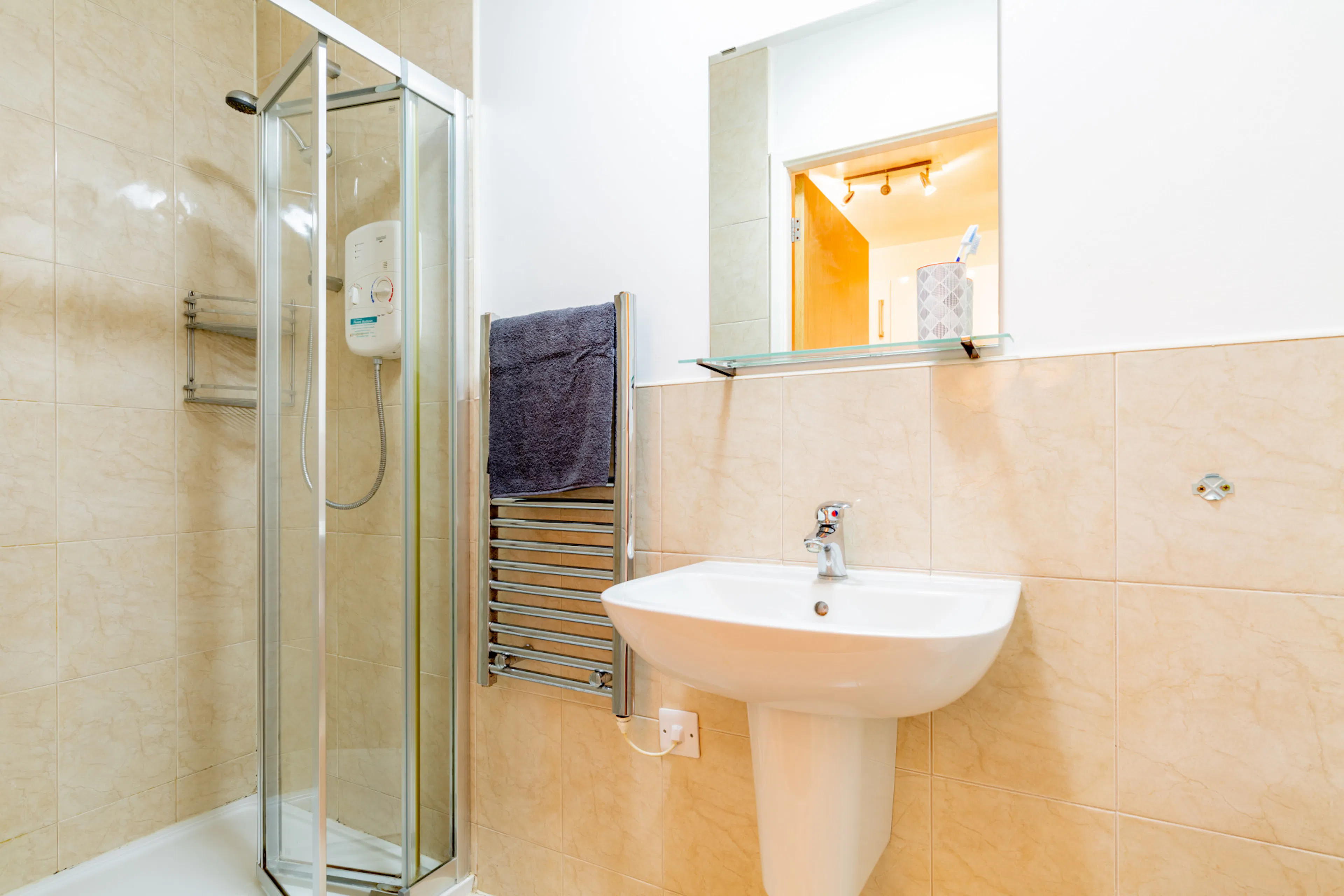 Standard BATHROOM 3
