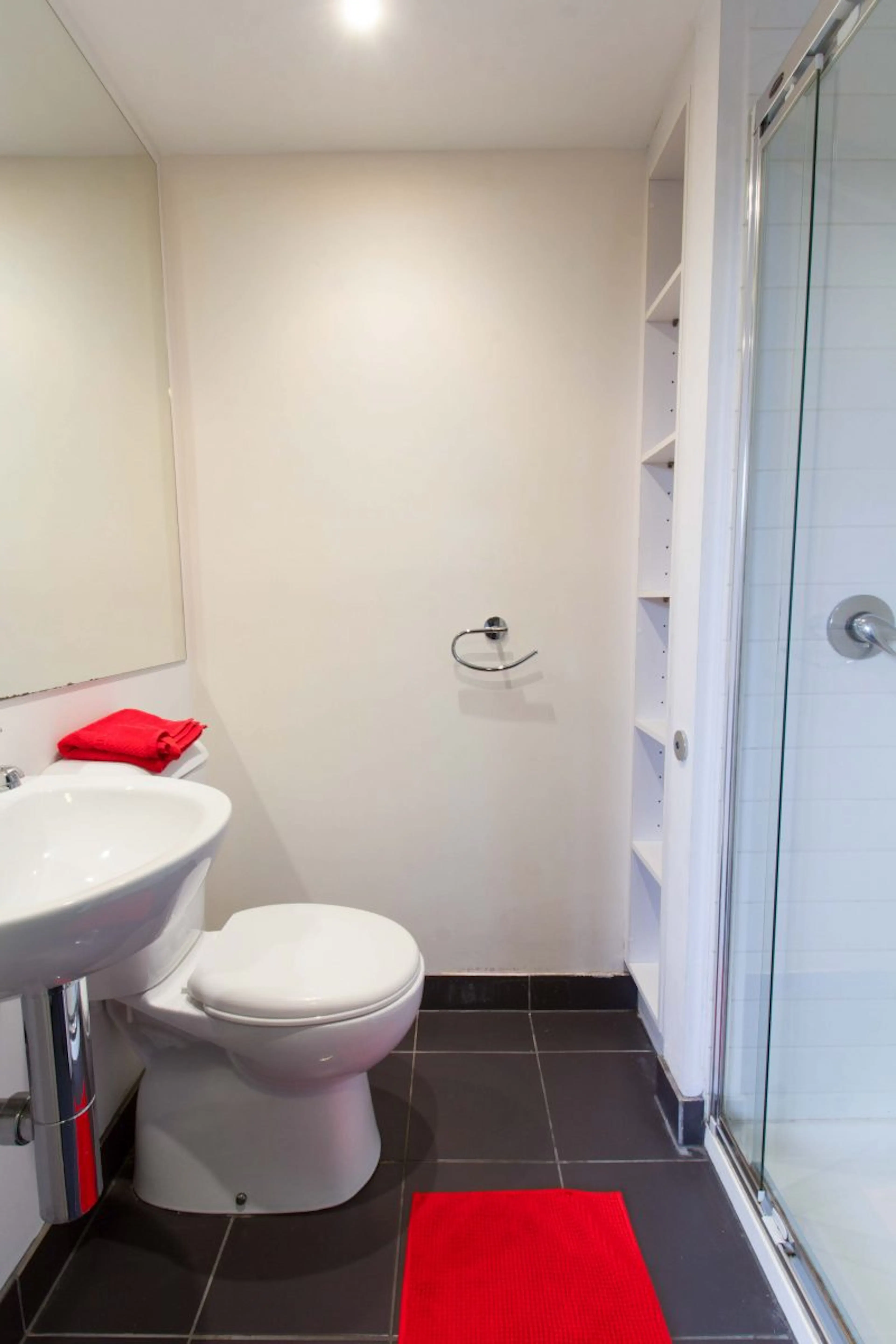 Standard Studio with Balcony style 2 BATHROOM 4