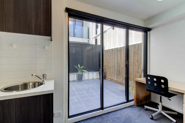 Standard Studio with Balcony style 2 room image 2