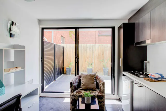 Standard Studio with Courtyard room image 2