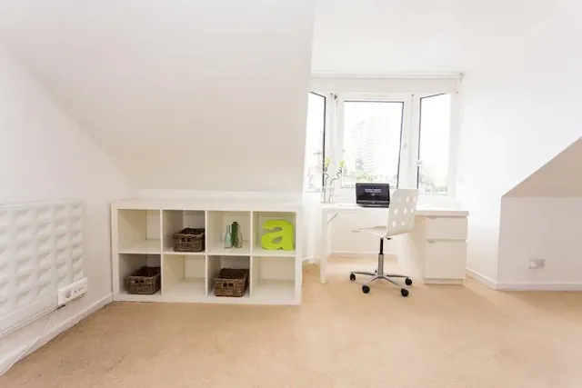 Standard – 3 Bed Flat room image 1