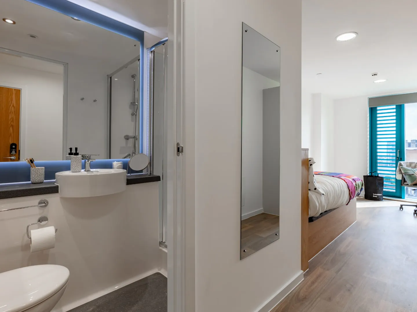 Standard Ensuite BATHROOM 2