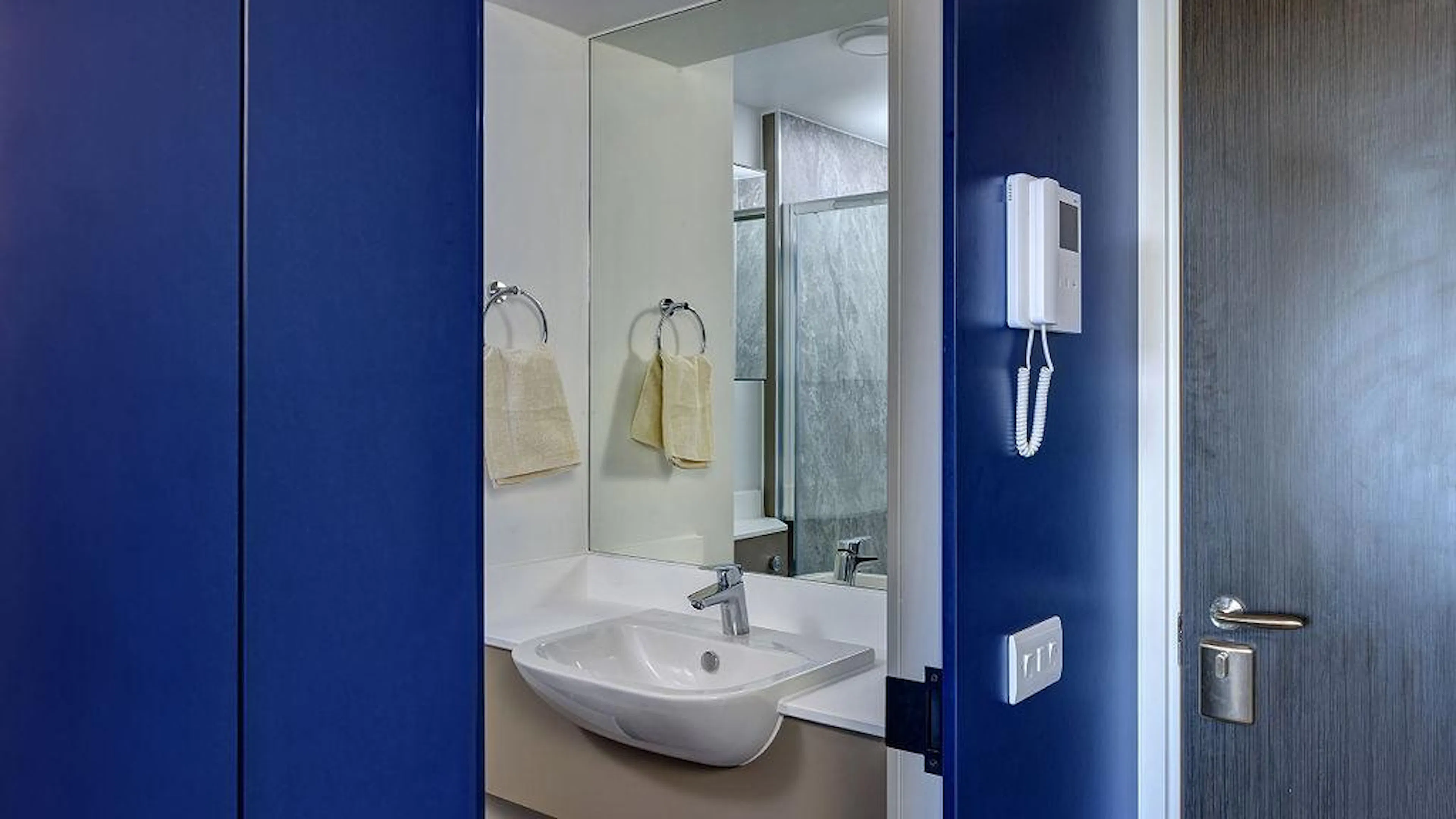 Standard Studio BATHROOM 2