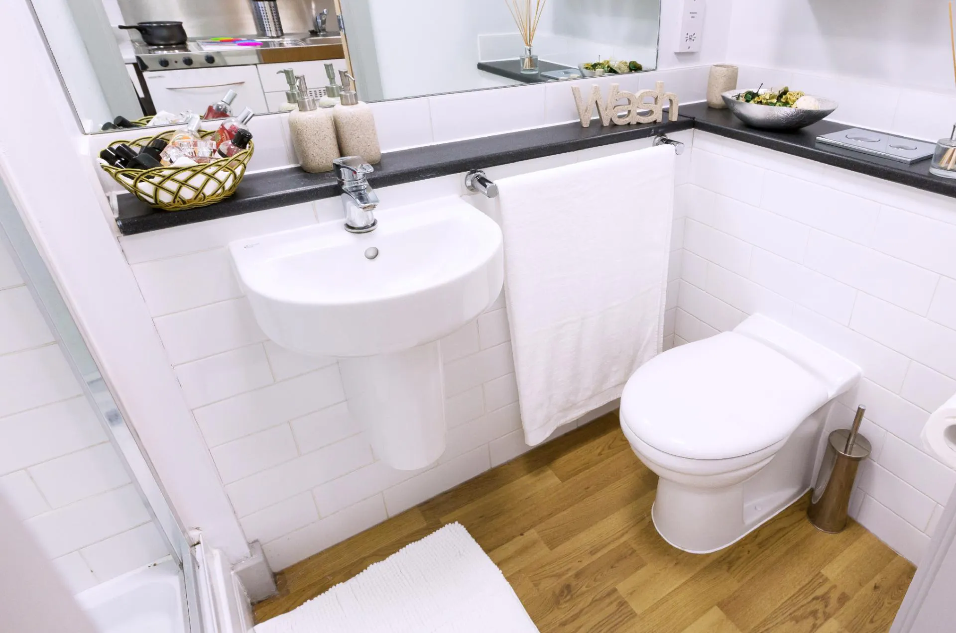 Standard BATHROOM 2