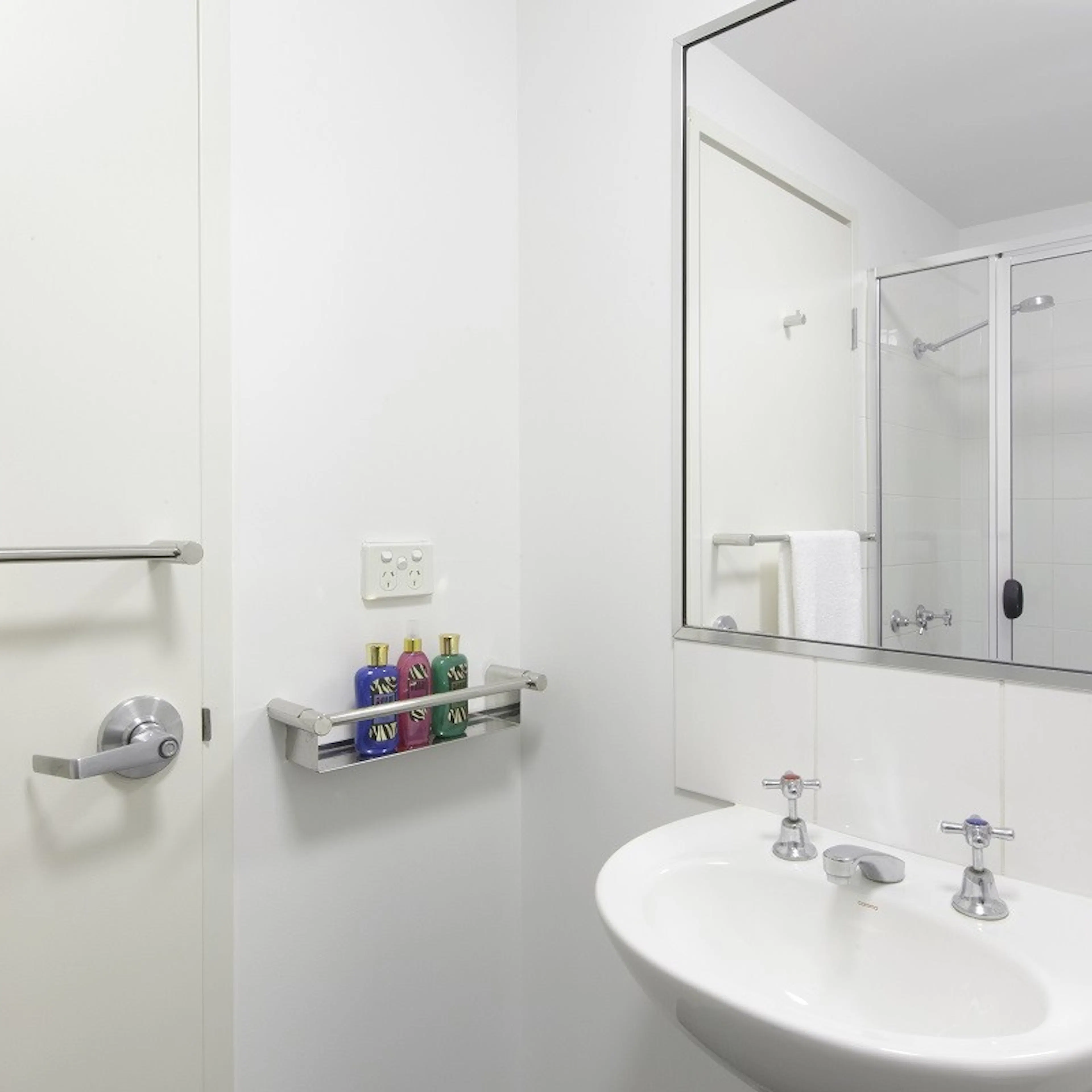 Studio Apartment BATHROOM 1