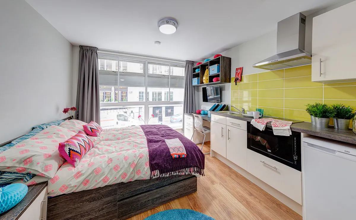ROOM ROOM