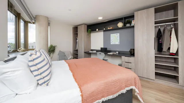 Platinum Studio room image 1