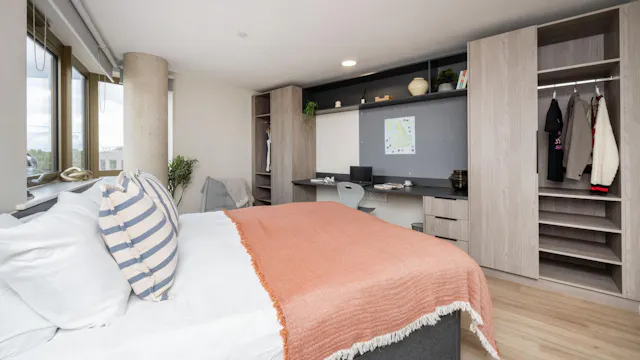 Platinum Studio  room image 1