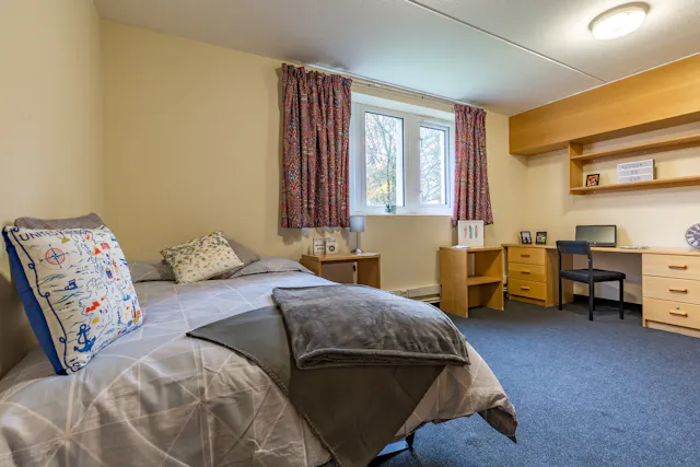 Double Ensuite - Sharing room image 1
