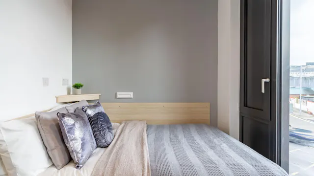 Premium 4 Bed Ensuite room image 2