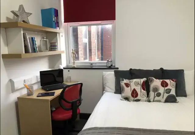 Studio room image 1