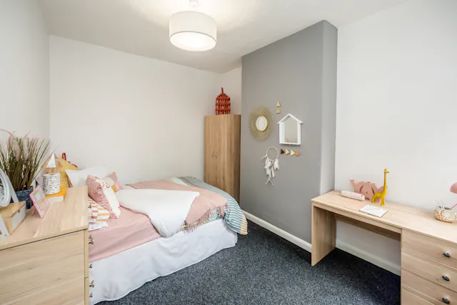 Student House with Game Room room image 2