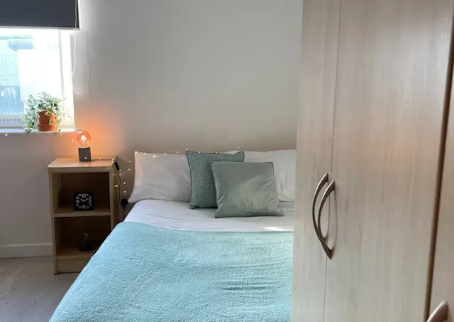 Platinum Studio room image 4