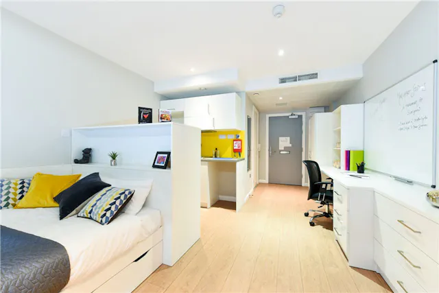 Gold Studio room image 1