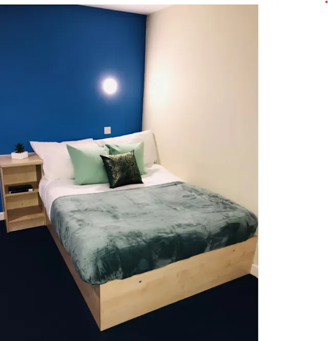 Studio Gold room image 1