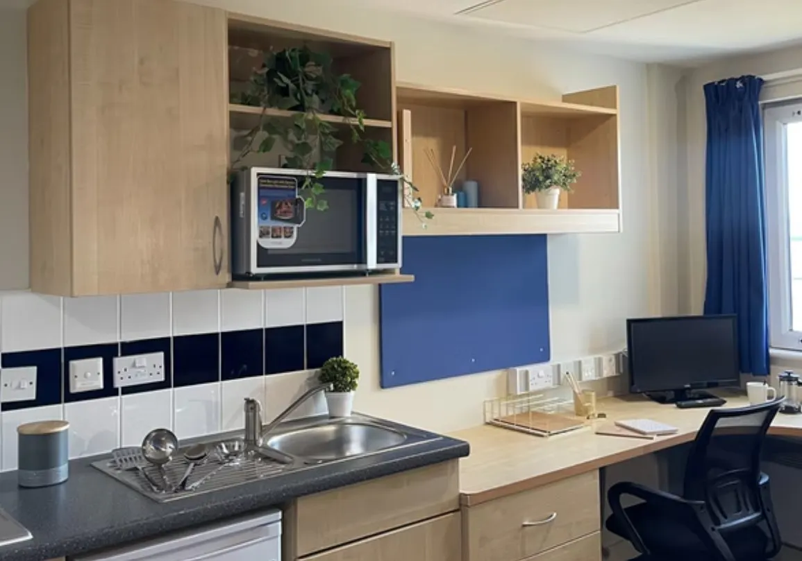 Studio-Silver KITCHEN 1