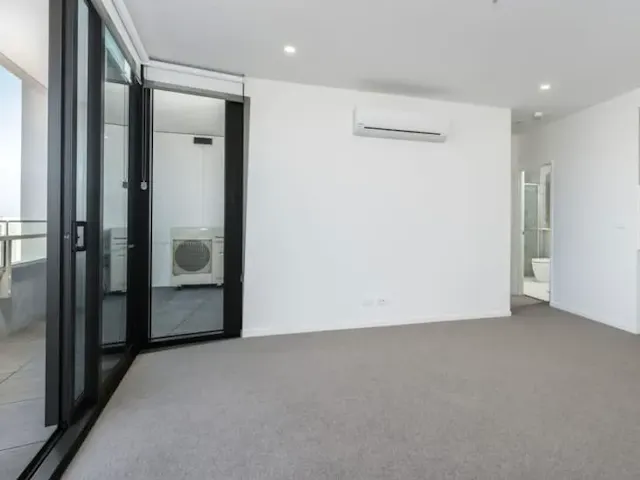 Studio 1 Bath room image 1