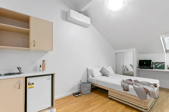 6 Bedroom Studio Room room image 4