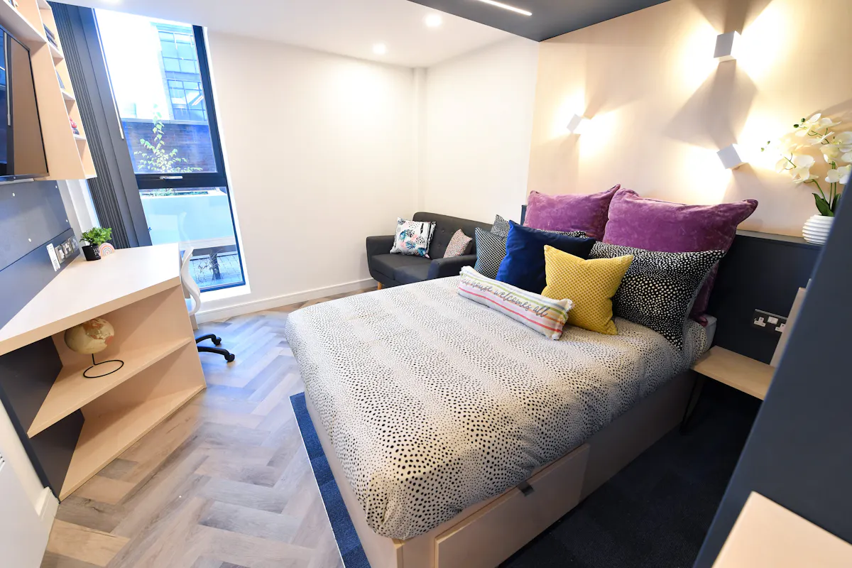 ROOM ROOM
