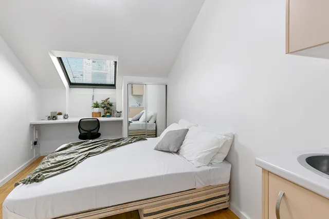 6 Bedroom Studio Room room image 1