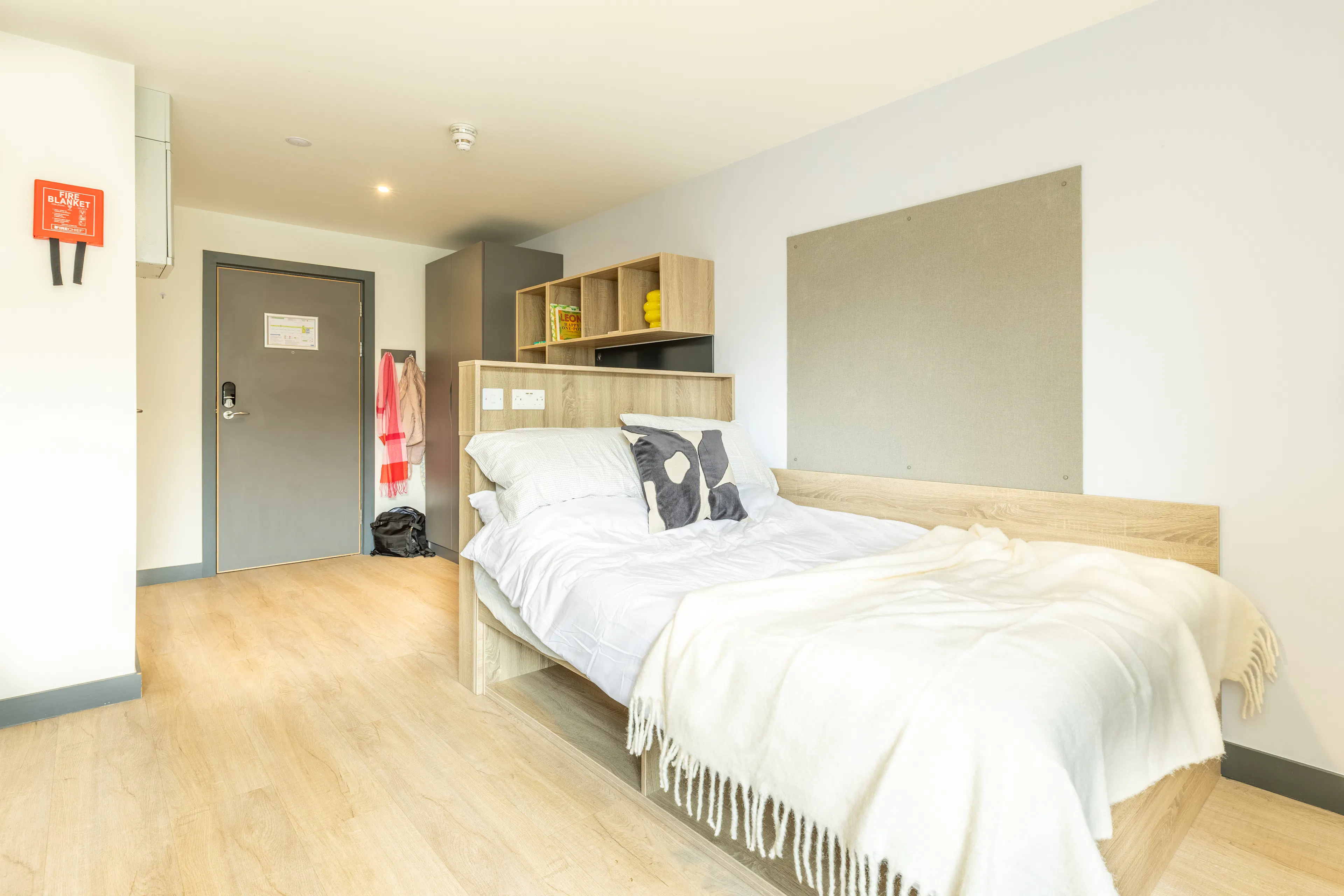 ROOM ROOM 1
