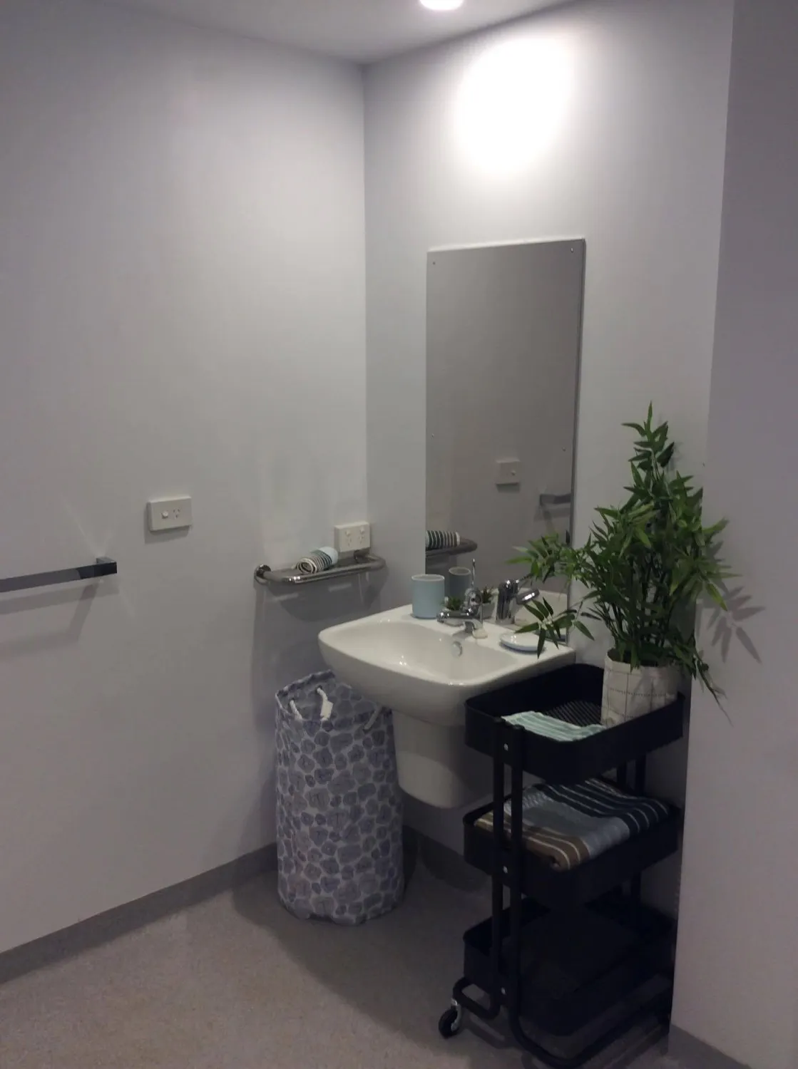 Studio Accessible Apartment - Single BATHROOM 2