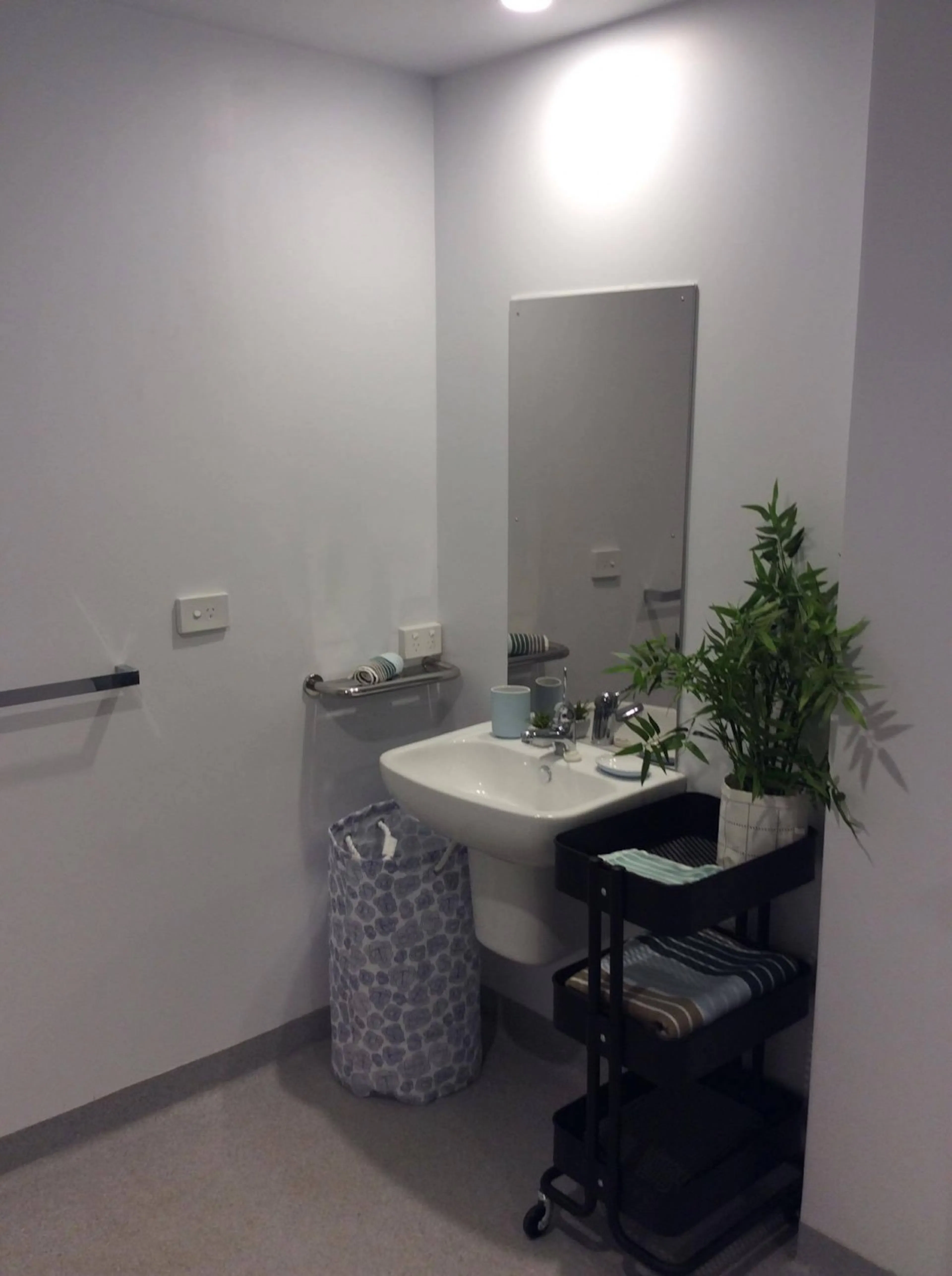 Studio Accessible Apartment - Single BATHROOM 2