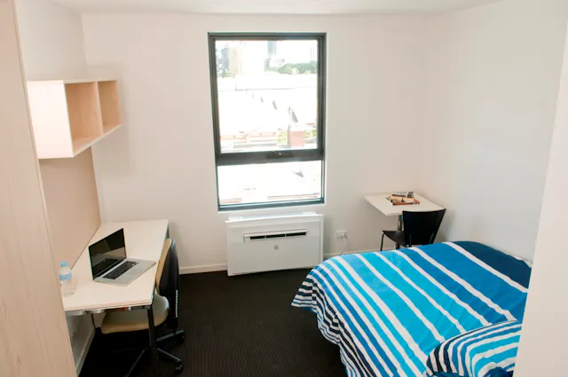 Studio Apartment Ground Floor - Double Bed room image 1