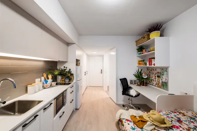 Studio Balcony Apartment room image 1