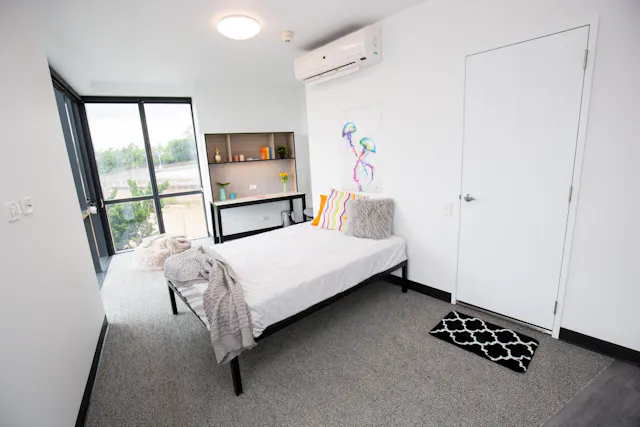 Studio Deluxe Low room image 1