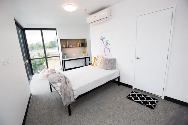 Studio Deluxe Low room image 1