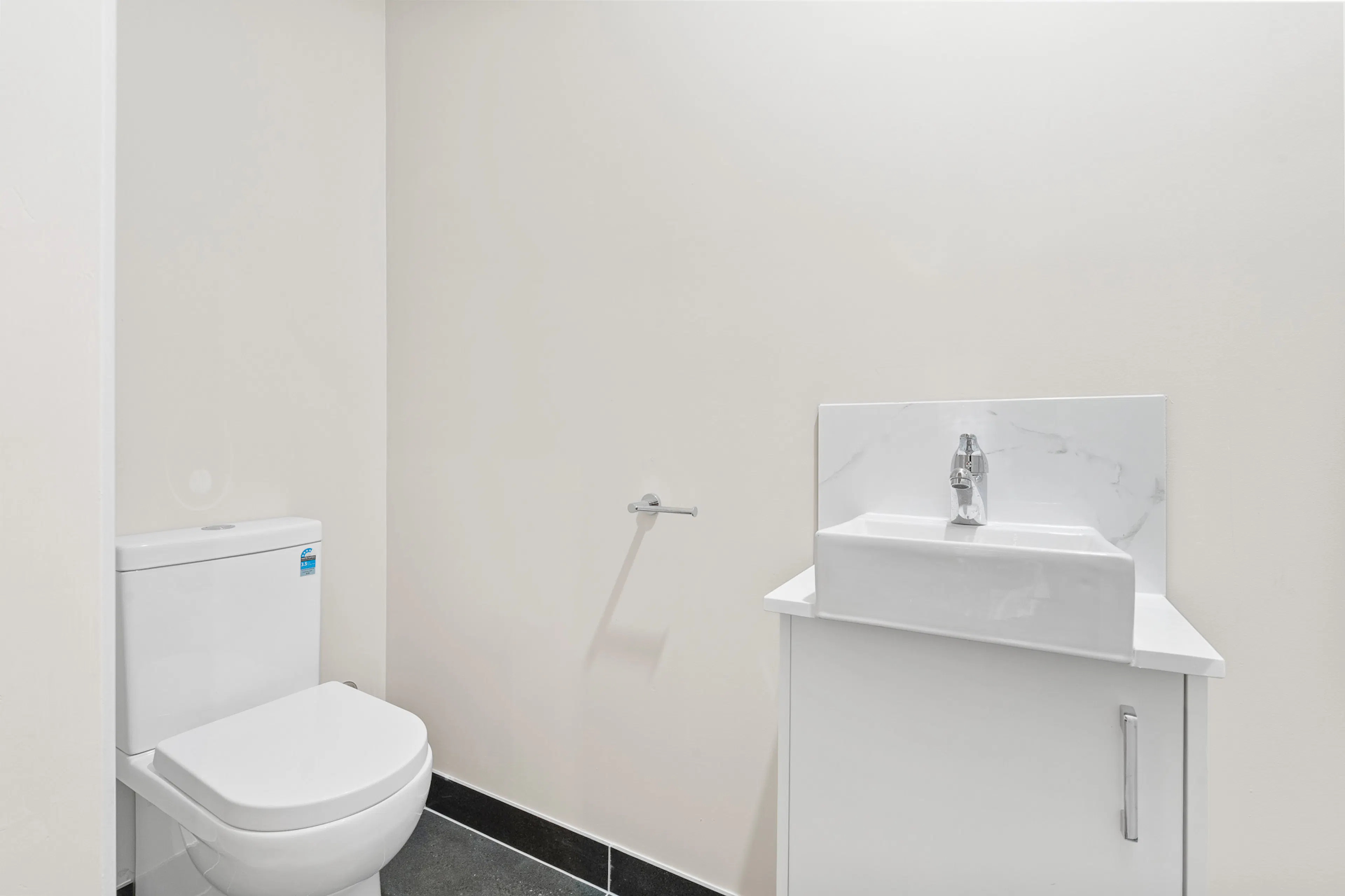 Double Studio BATHROOM 3