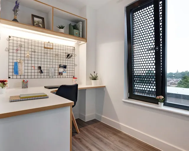 Studio Gold room image 2