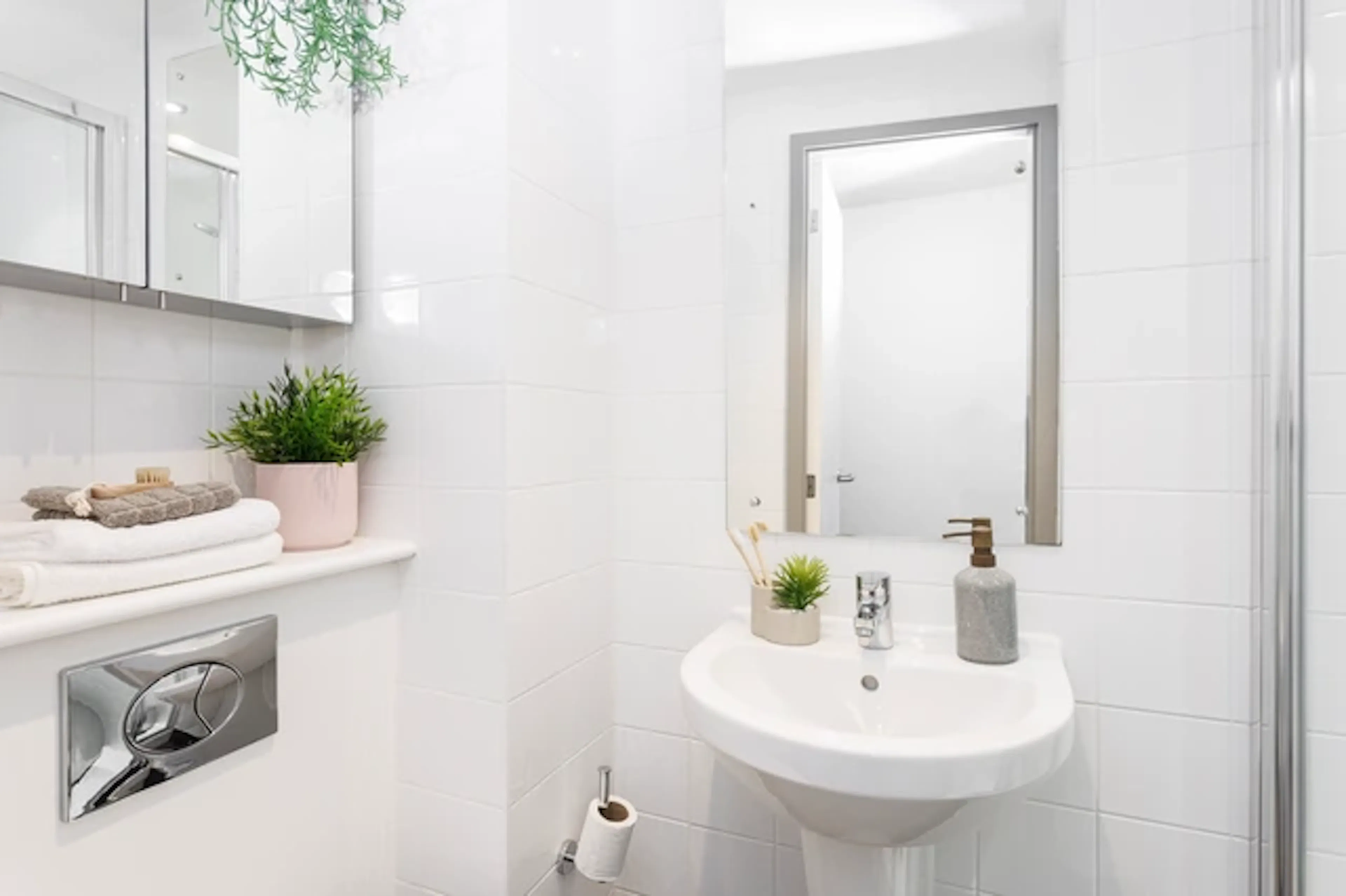 Studio Large Standard Double BATHROOM 3