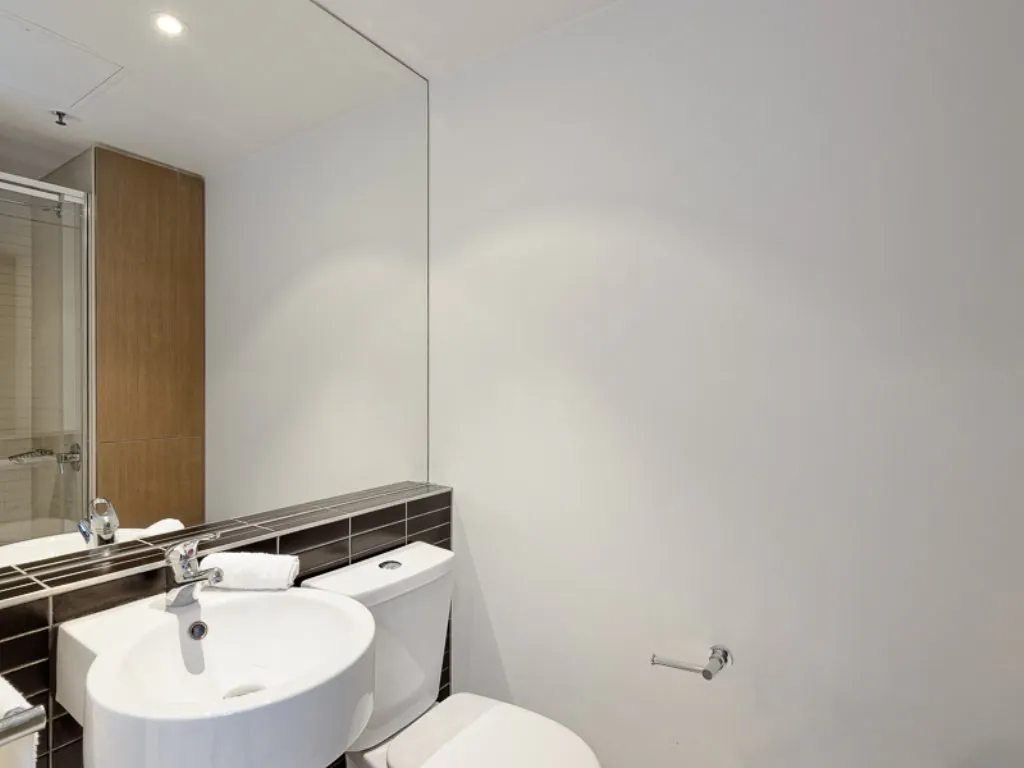 Studio Regular BATHROOM 3