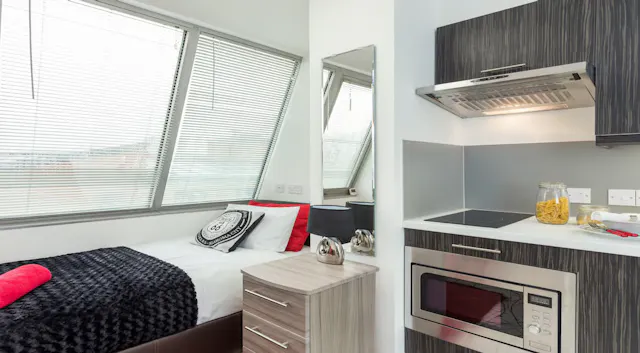 Studio Ruby room image 1